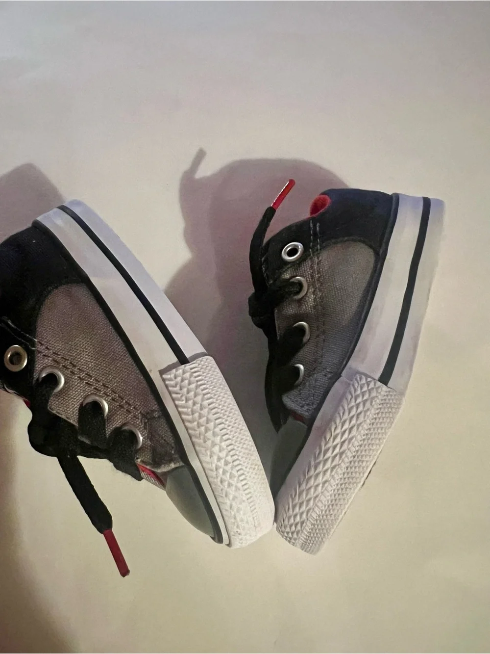 Converse All Star Chuck Taylor Toddler size 5 Gray and Red Lowtop